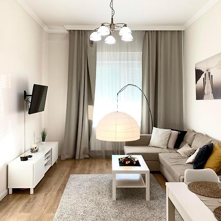 Alfoeldi Palace Apartman Debrecen Buitenkant foto